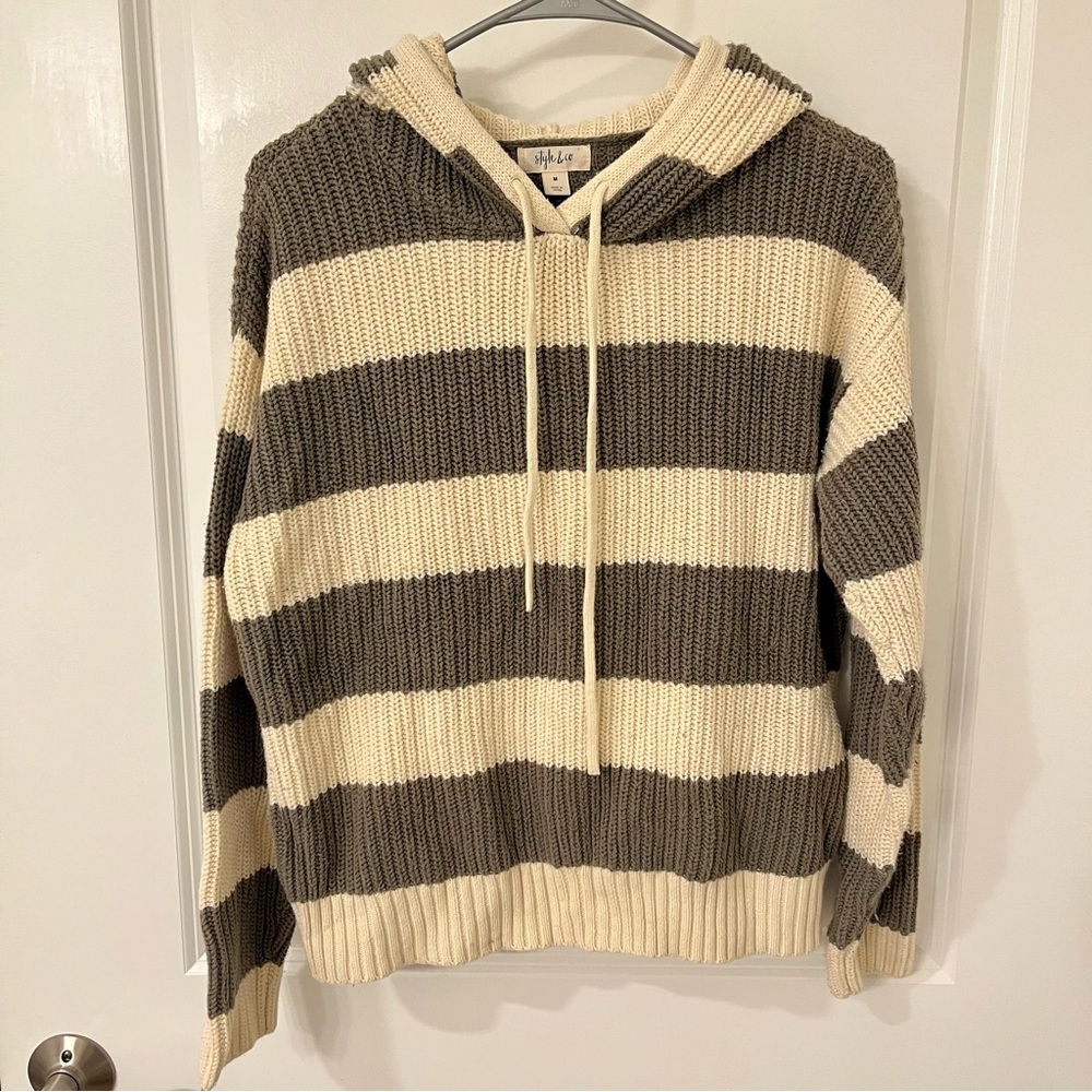 Style & Co green and white knit sweater women’s medium